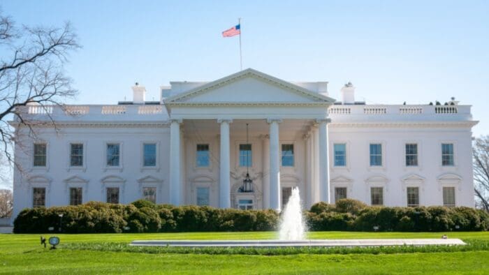 Dollar Slumps to 3-Year Low as Trump Escalates on Fed: April 21, 2025