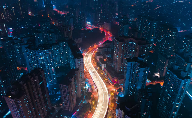 Outlook 2026: Take an active approach to valuation risk and seek opportunities to diversify