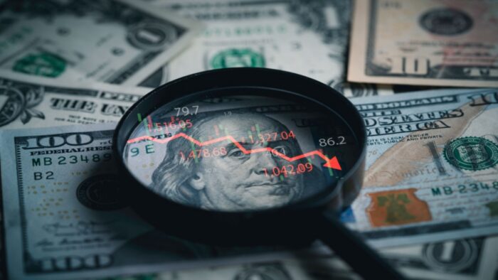 Paul Tudor Jones Warns Of Nearly 35% Market Crash Amid ‘Over-Equitized’ Economy: ‘The Problem Is…’